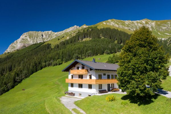 Das Selbstversorgerhaus in Tirol aus der Vogelperspektive